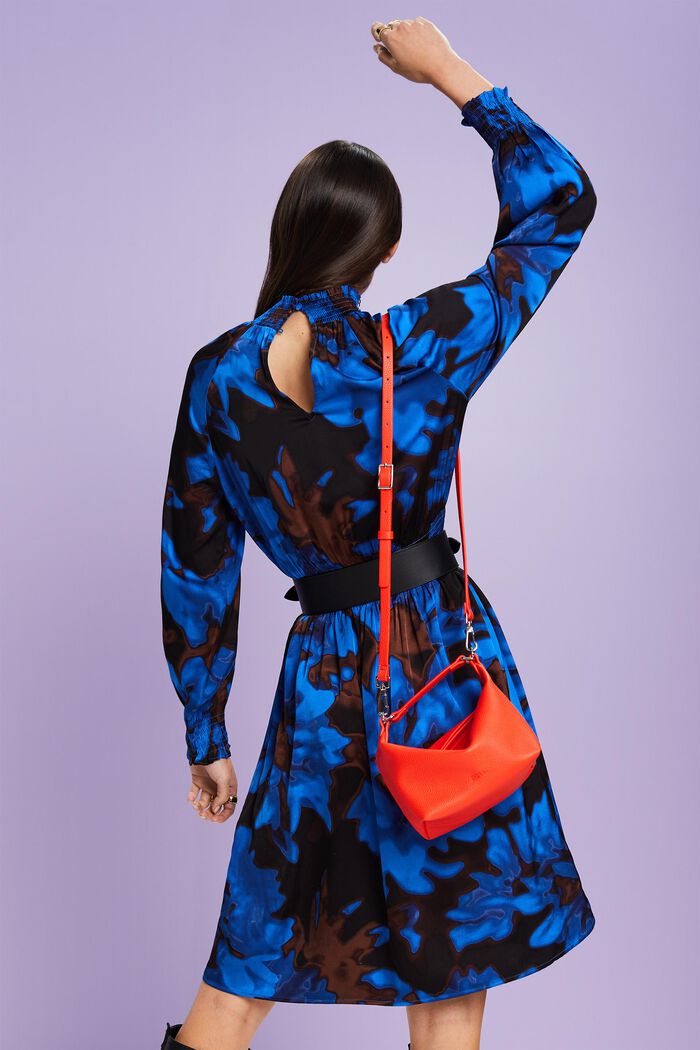 Smockad klänning med mönster i satinmaterial, BRIGHT BLUE, detail image number 2