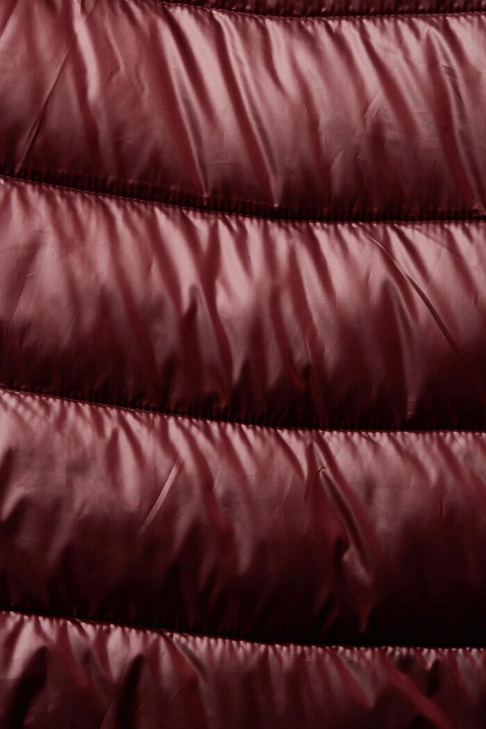 Quiltad kappa med avtagbar huva med dragsko, BORDEAUX RED, detail image number 1