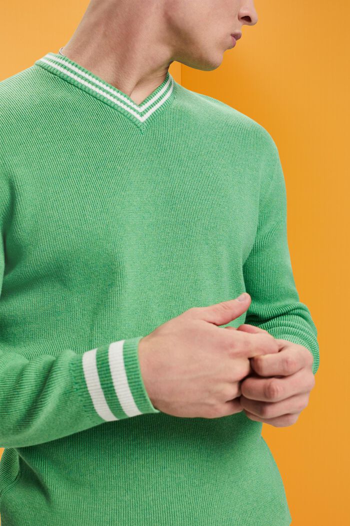 V-ringad tröja i hållbar bomull, GREEN, detail image number 2