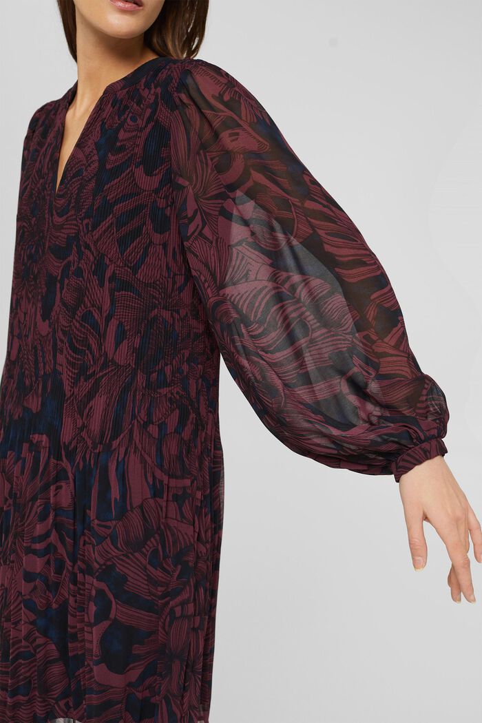 Återvunnet material: plisserad klänning med tryck, BORDEAUX RED, detail image number 3