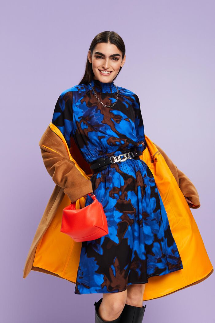 Smockad klänning med mönster i satinmaterial, BRIGHT BLUE, detail image number 0