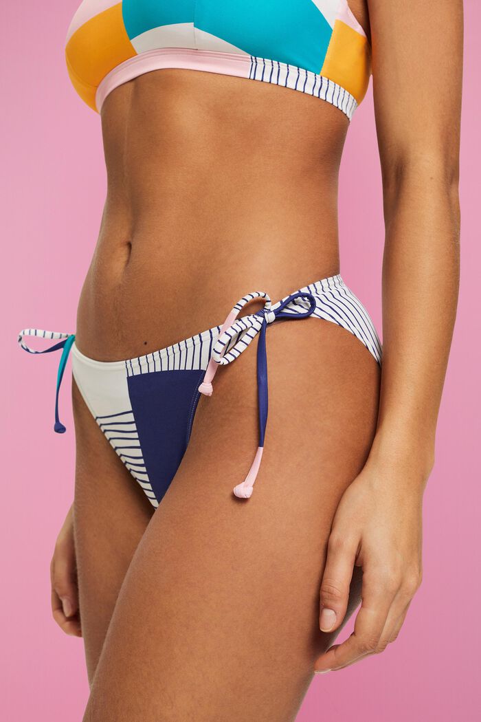 Bikinitrosa i varierad mönsterdesign med knytning i sidan, SAND, detail image number 3