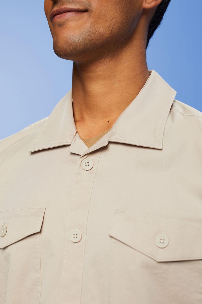Bomullsskjorta med två bröstfickor, LIGHT TAUPE, detail image number 2