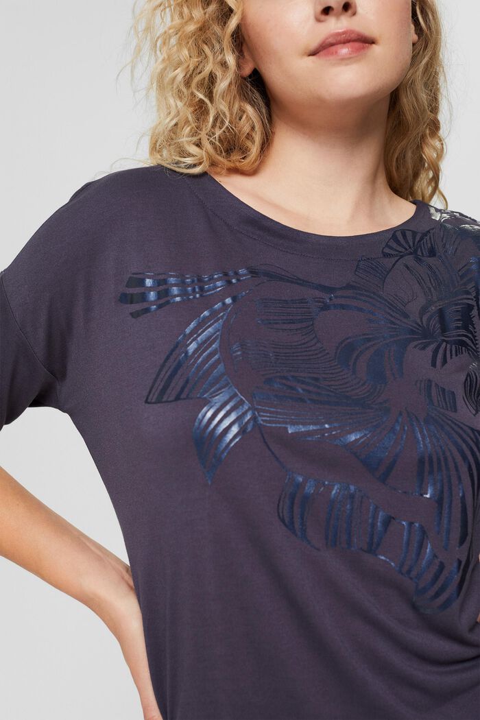 T-shirt med av metallictryck, LENZING™ ECOVERO™, DARK BLUE, detail image number 2