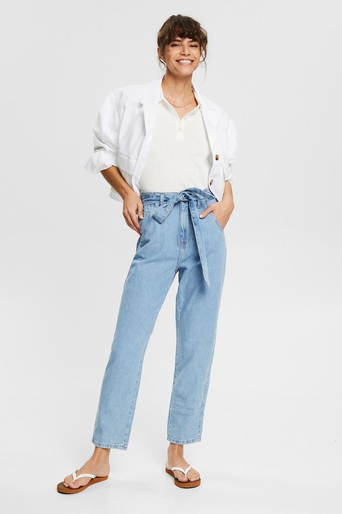 Med linneandel: jeans i paperbagstil