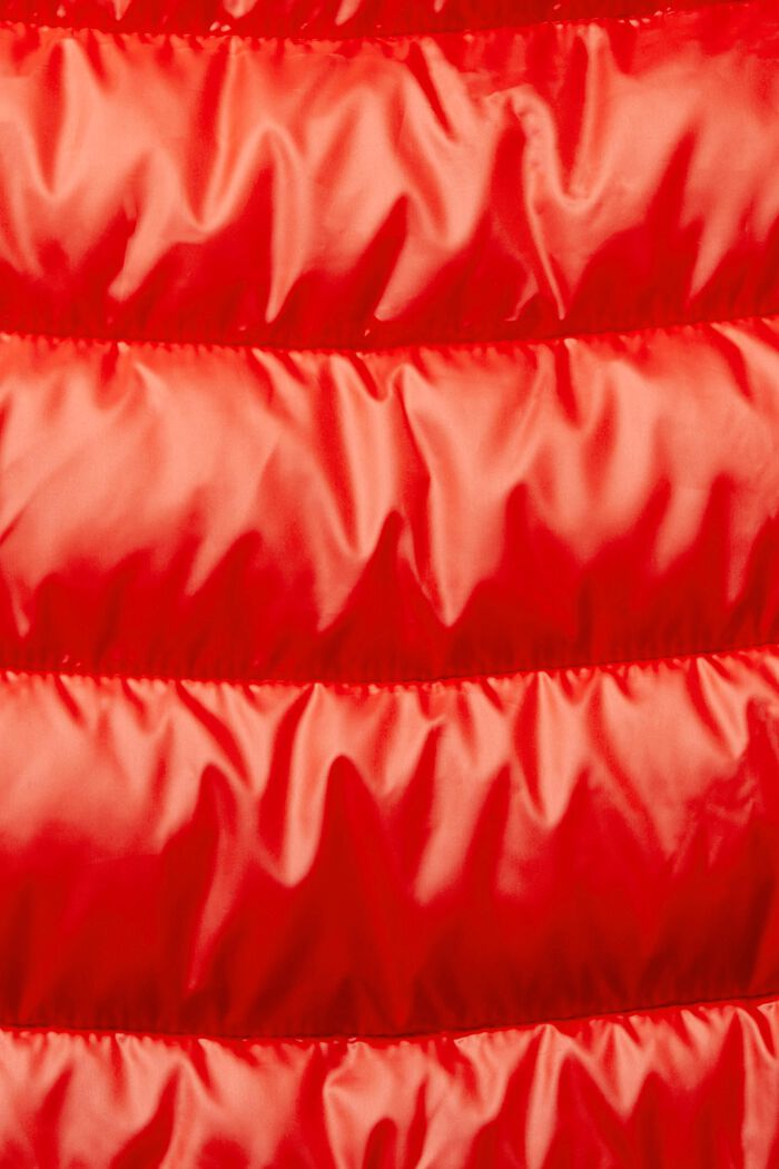 Återvunnet material: quiltad väst med avtagbar huva, RED, detail image number 1